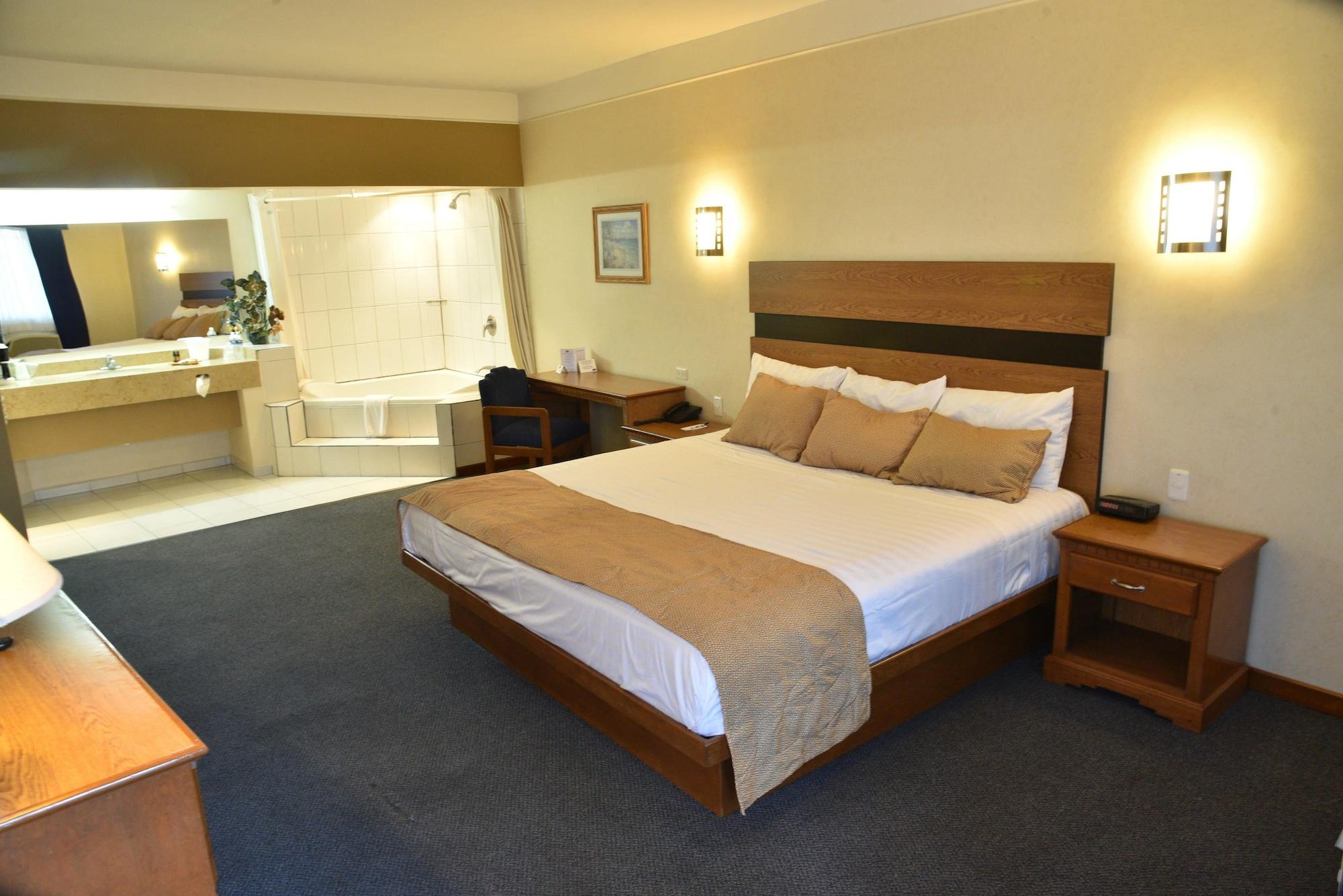 American Inn Hotel & Suites Parral Buitenkant foto