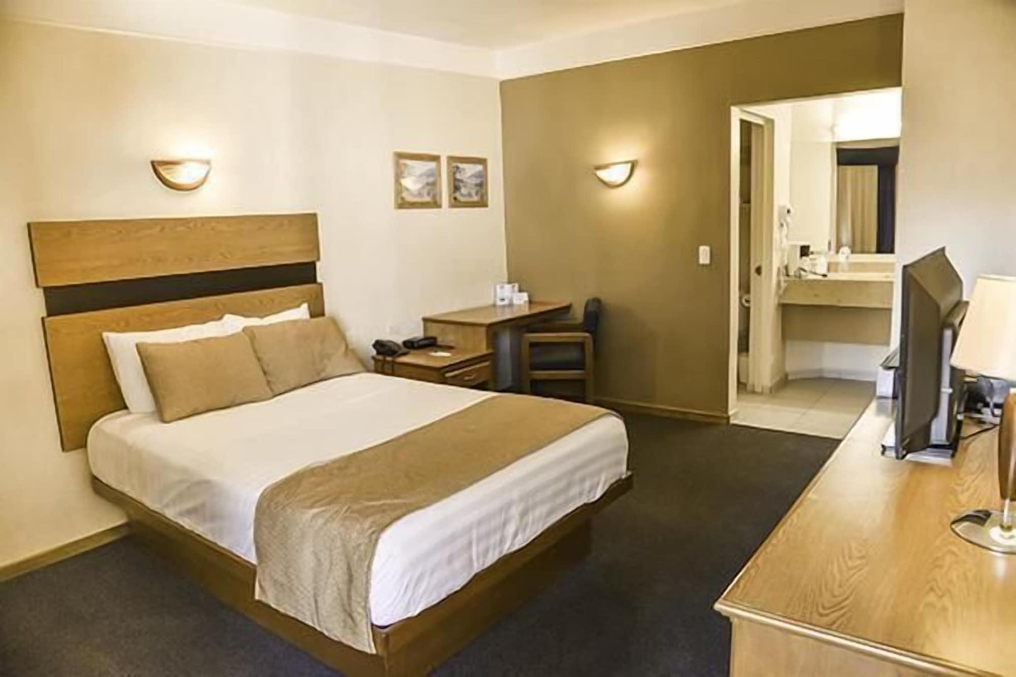 American Inn Hotel & Suites Parral Buitenkant foto