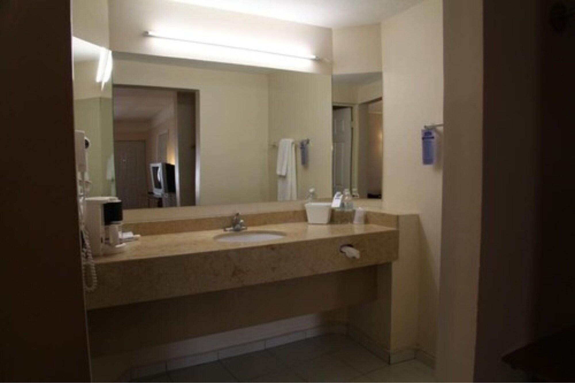 American Inn Hotel & Suites Parral Buitenkant foto