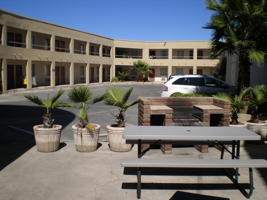 American Inn Hotel & Suites Parral Buitenkant foto