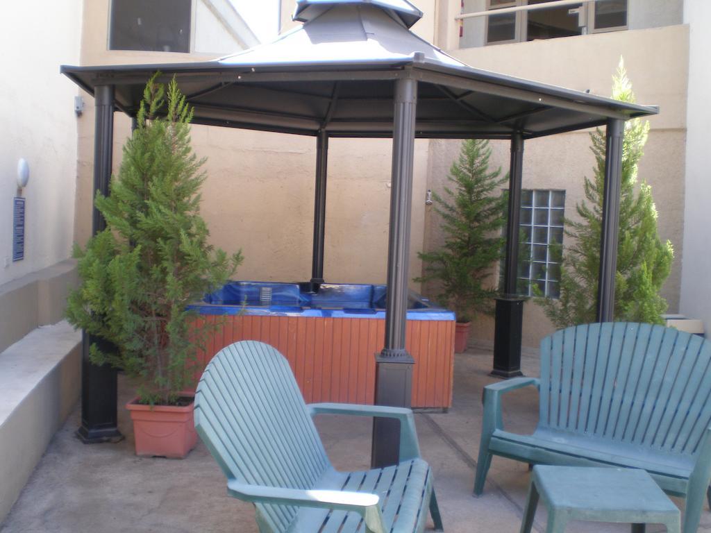 American Inn Hotel & Suites Parral Buitenkant foto